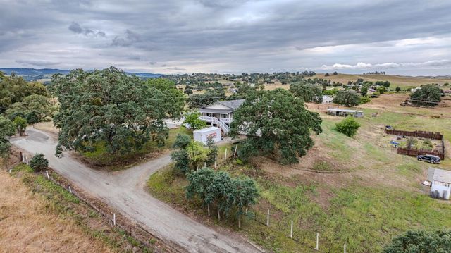 9540 Almond Dr, Valley Springs, CA 95252
