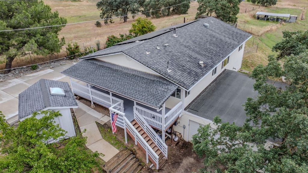 9540 Almond Dr, Valley Springs, CA 95252
