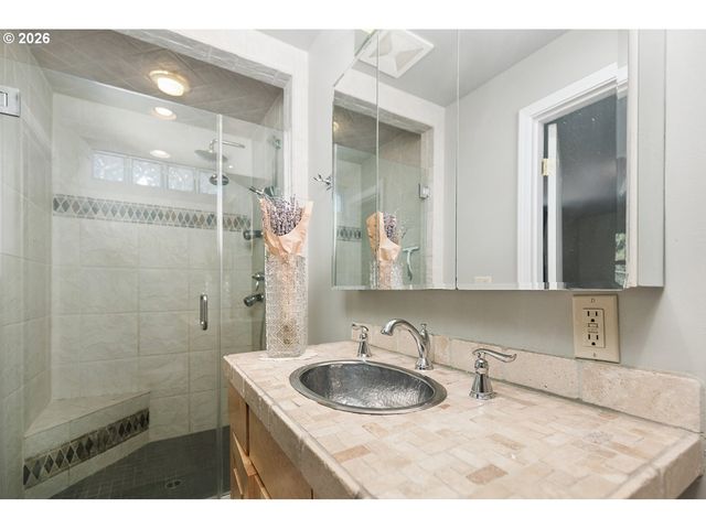 1475 CORNELL St, Lake Oswego, OR 97034