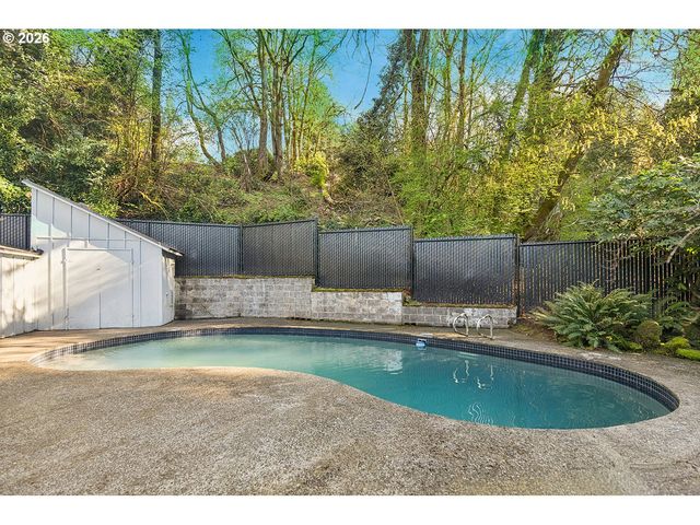 1475 CORNELL St, Lake Oswego, OR 97034