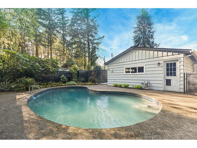 1475 CORNELL St, Lake Oswego, OR 97034