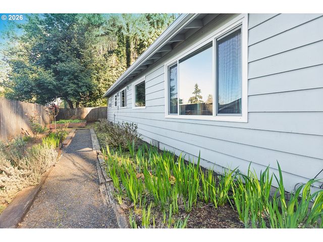 1475 CORNELL St, Lake Oswego, OR 97034