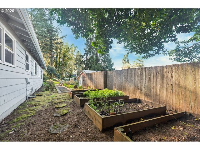 1475 CORNELL St, Lake Oswego, OR 97034