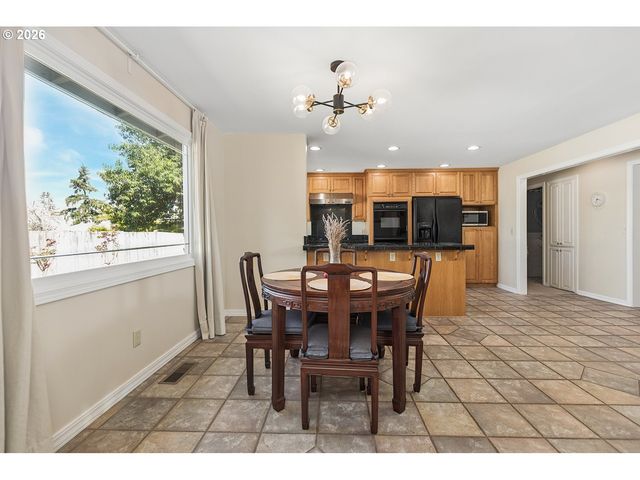 1475 CORNELL St, Lake Oswego, OR 97034