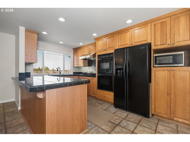 1475 CORNELL St, Lake Oswego, OR 97034