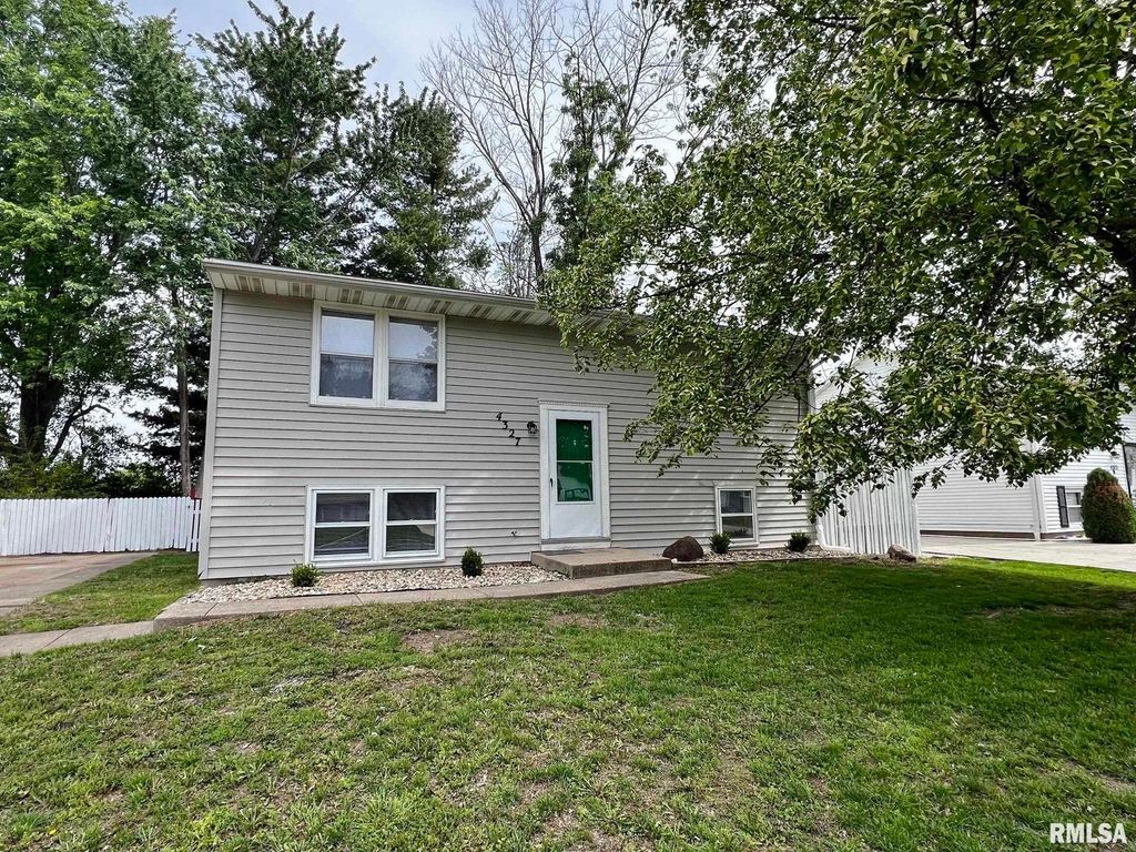 4327 W ANDOVER Drive, Peoria, IL 61615