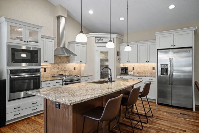 16306 Northpark Drive, Urbandale, IA 50323