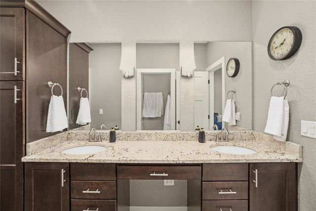 16306 Northpark Drive, Urbandale, IA 50323