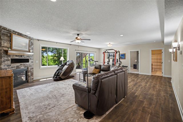 16306 Northpark Drive, Urbandale, IA 50323
