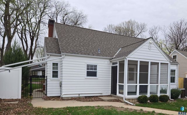 1720 S 6th Ave Avenue, Sioux Falls, SD 57105