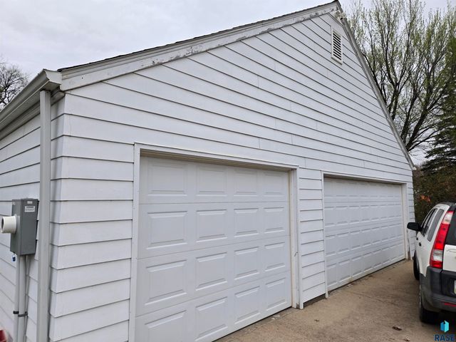 1720 S 6th Ave Avenue, Sioux Falls, SD 57105