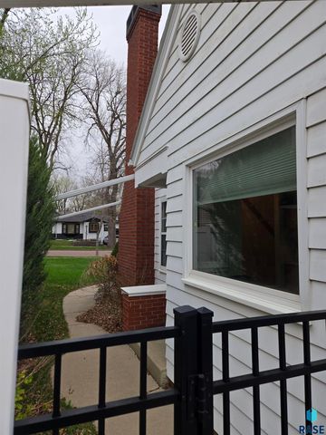1720 S 6th Ave Avenue, Sioux Falls, SD 57105