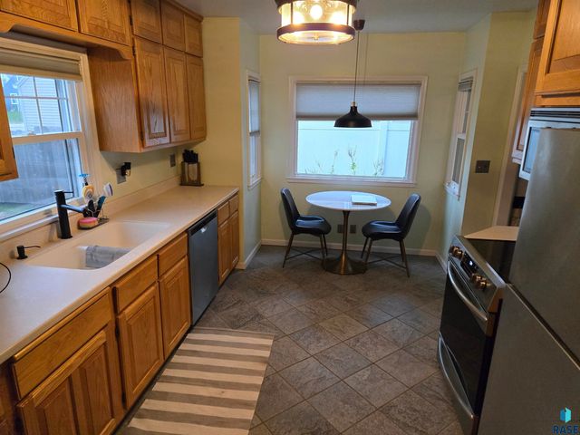 1720 S 6th Ave Avenue, Sioux Falls, SD 57105