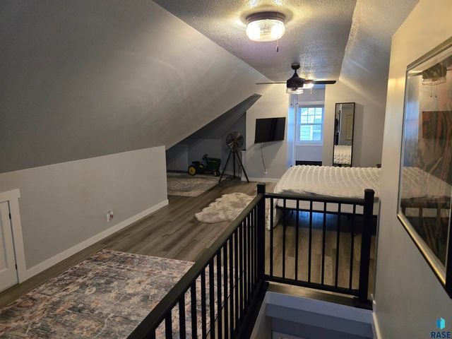 1720 S 6th Ave Avenue, Sioux Falls, SD 57105