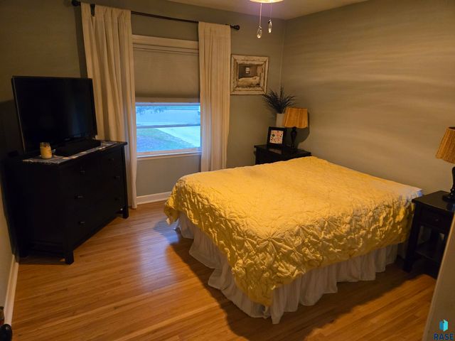 1720 S 6th Ave Avenue, Sioux Falls, SD 57105