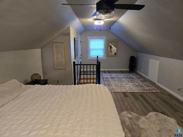 1720 S 6th Ave Avenue, Sioux Falls, SD 57105