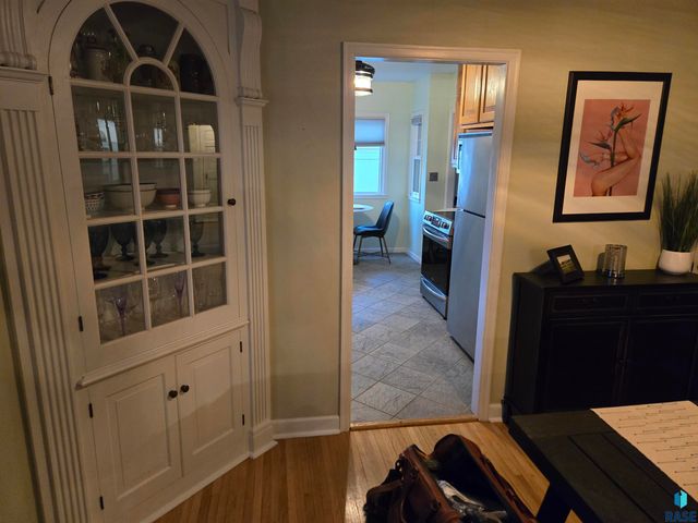1720 S 6th Ave Avenue, Sioux Falls, SD 57105