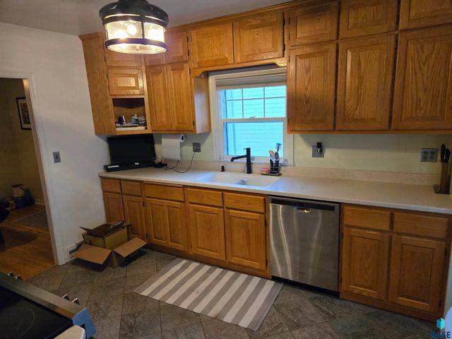 1720 S 6th Ave Avenue, Sioux Falls, SD 57105