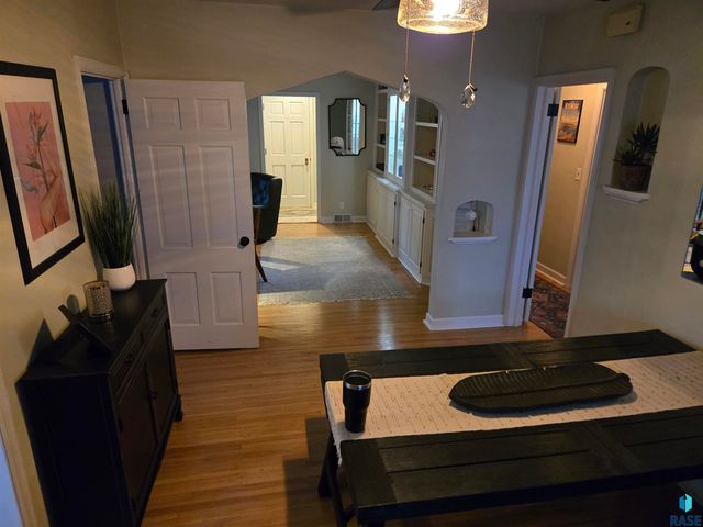 1720 S 6th Ave Avenue, Sioux Falls, SD 57105