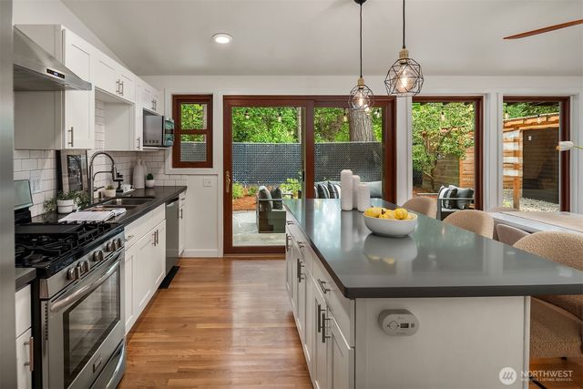 15634 SE 8th Street, Bellevue, WA 98008