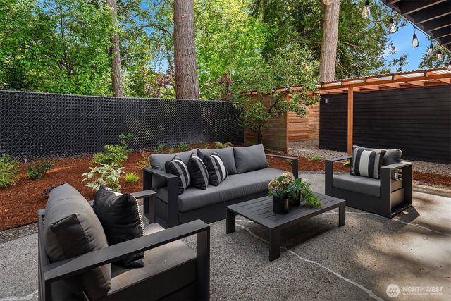 15634 SE 8th Street, Bellevue, WA 98008