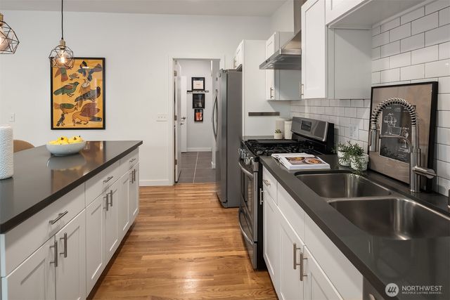 15634 SE 8th Street, Bellevue, WA 98008
