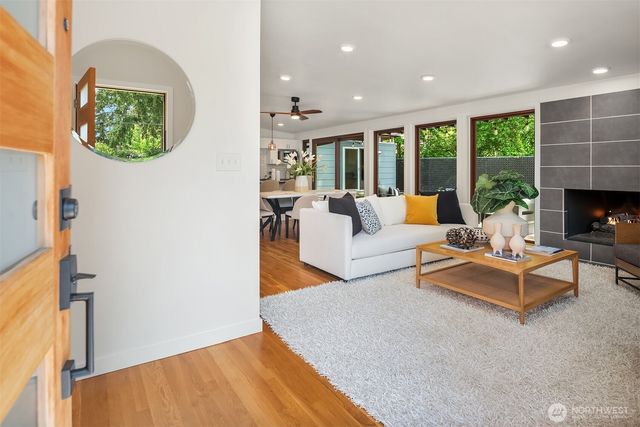15634 SE 8th Street, Bellevue, WA 98008