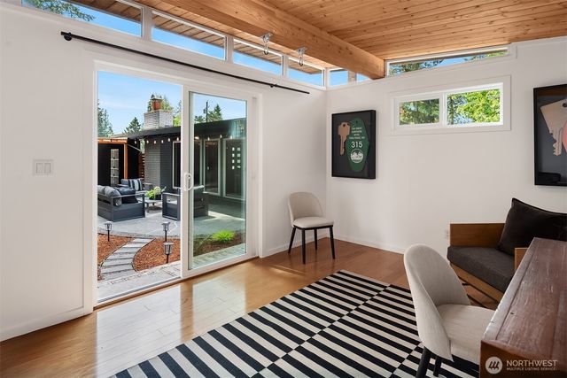 15634 SE 8th Street, Bellevue, WA 98008