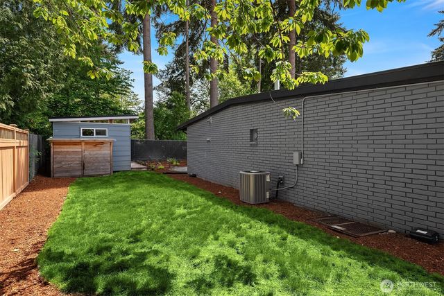 15634 SE 8th Street, Bellevue, WA 98008