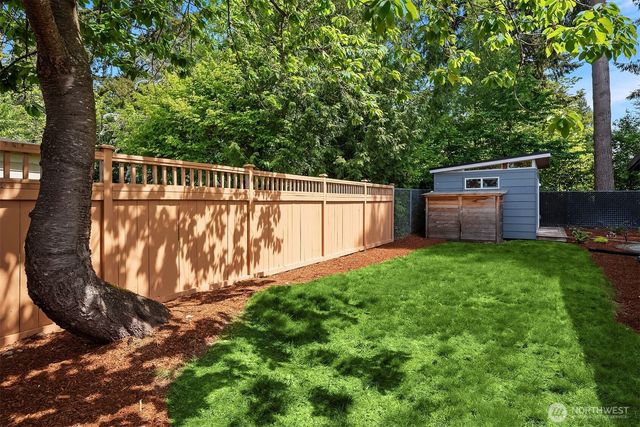 15634 SE 8th Street, Bellevue, WA 98008