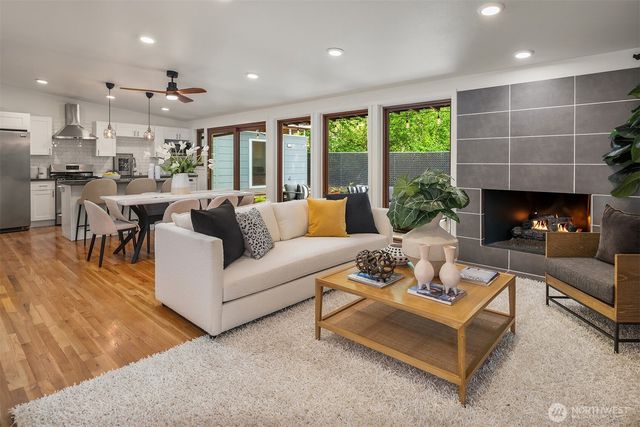 15634 SE 8th Street, Bellevue, WA 98008