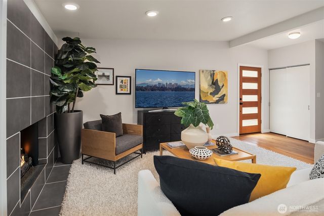 15634 SE 8th Street, Bellevue, WA 98008