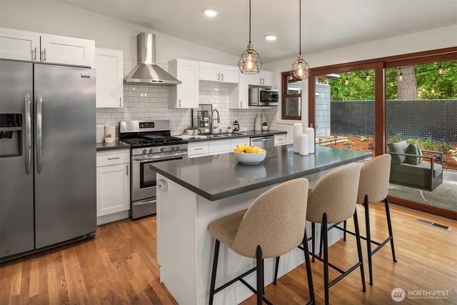 15634 SE 8th Street, Bellevue, WA 98008