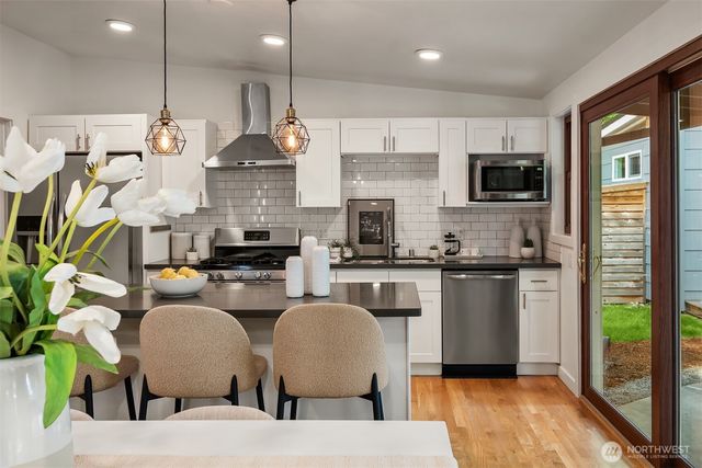 15634 SE 8th Street, Bellevue, WA 98008
