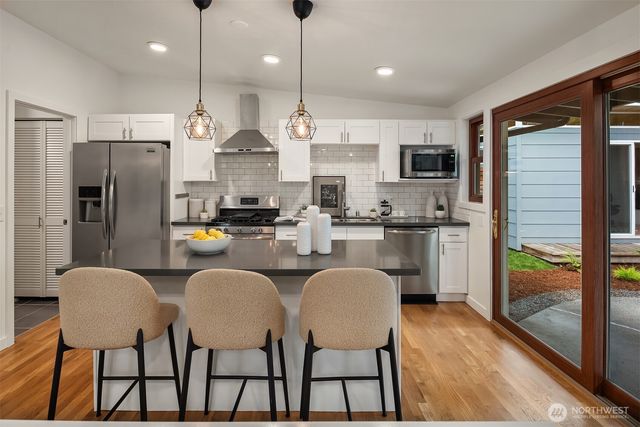 15634 SE 8th Street, Bellevue, WA 98008