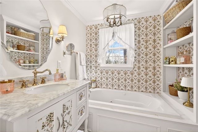 153 Selborne Chase, Perinton, NY 14450