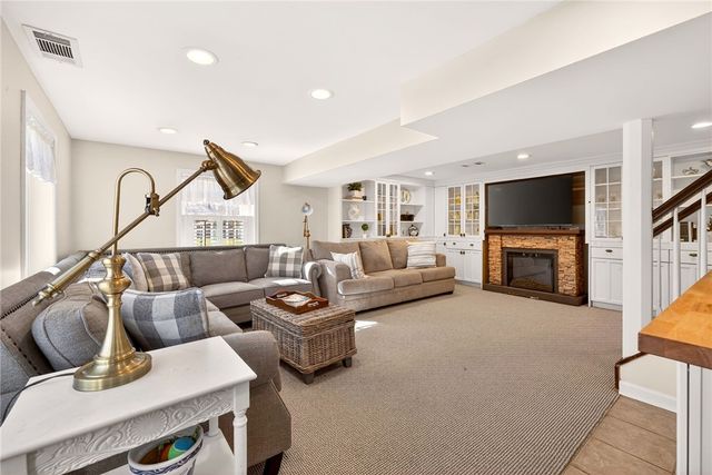 153 Selborne Chase, Perinton, NY 14450