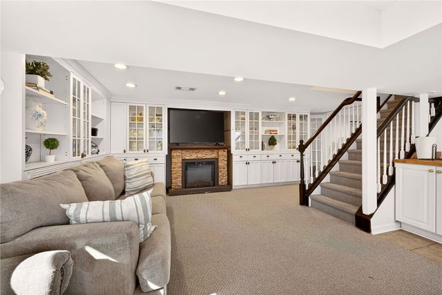 153 Selborne Chase, Perinton, NY 14450