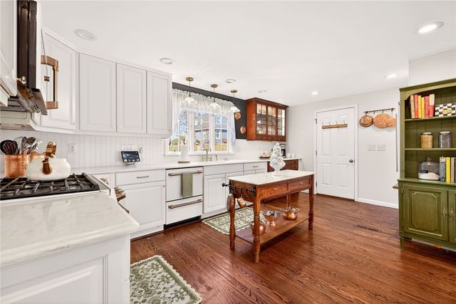 153 Selborne Chase, Perinton, NY 14450