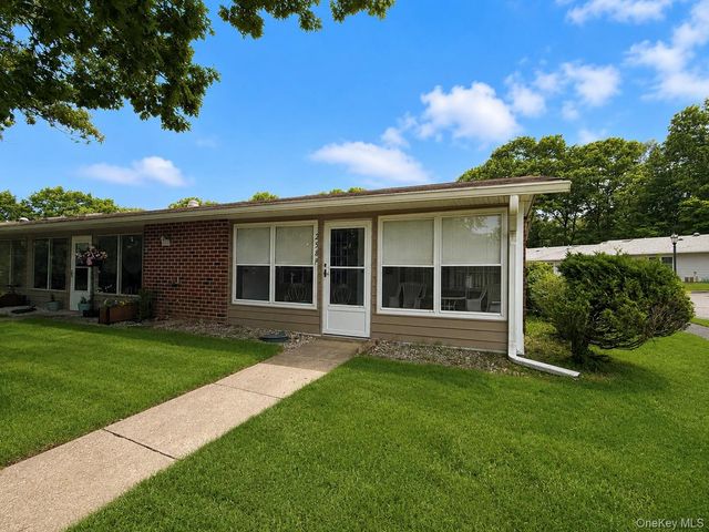 258 Newcastle Court F, Ridge, NY 11961