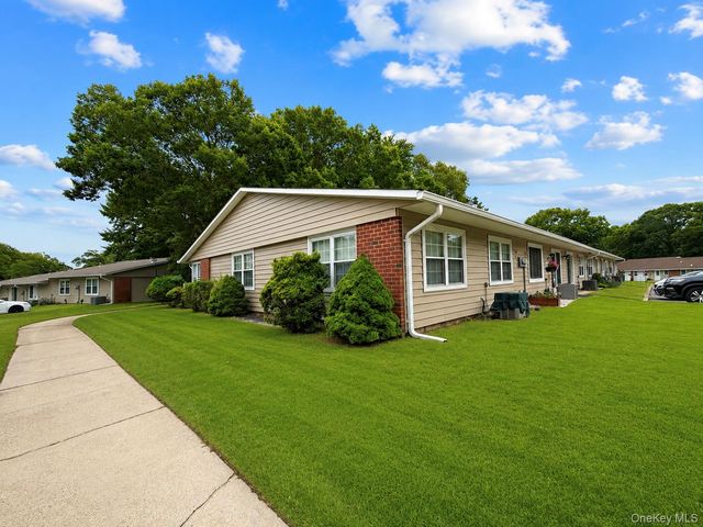 258 Newcastle Court F, Ridge, NY 11961