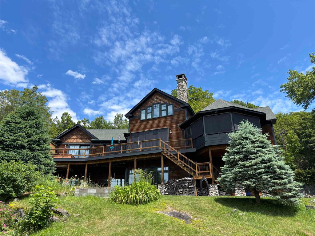 2346 Quechee Main Street, Hartford, VT 05059