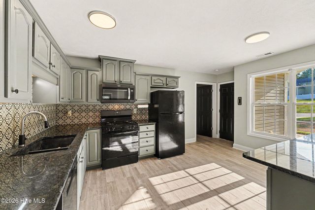 596 Colonial Hills Drive, Lillington, NC 27546