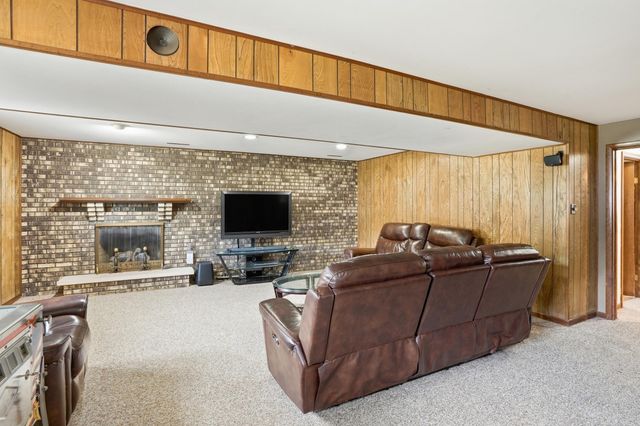 2232 Normandy Road, Schererville, IN 46375