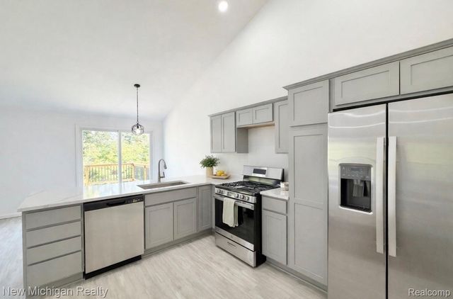 7056 Cambridge Drive, Flushing Charter Township, MI 48433