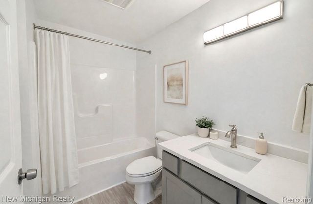 7056 Cambridge Drive, Flushing Charter Township, MI 48433