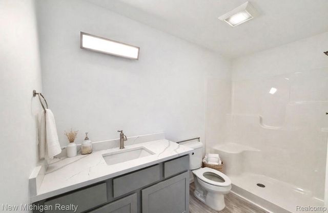 7056 Cambridge Drive, Flushing Charter Township, MI 48433