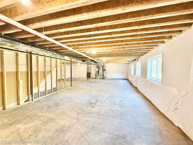 7056 Cambridge Drive, Flushing Charter Township, MI 48433