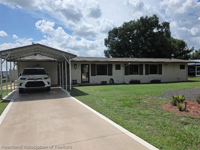 1806 Lake Clay Drive, Lake Placid, FL 33852