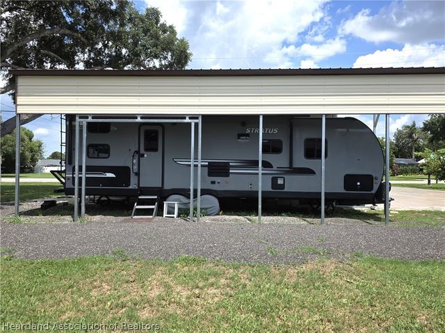 1806 Lake Clay Drive, Lake Placid, FL 33852